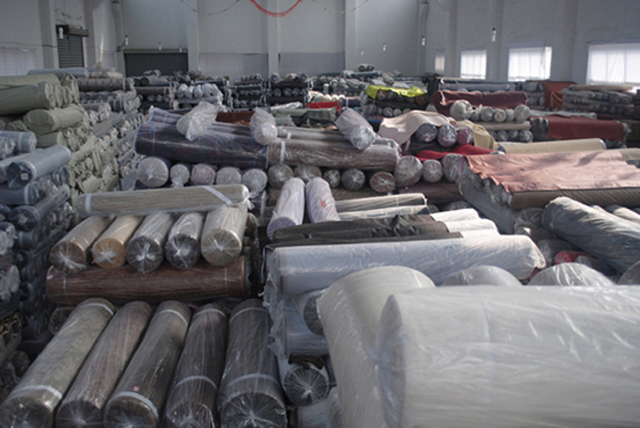 Chinese Manufacturer Textiles Polyester Brushed Furniture Velvet Fabric for Wholesales